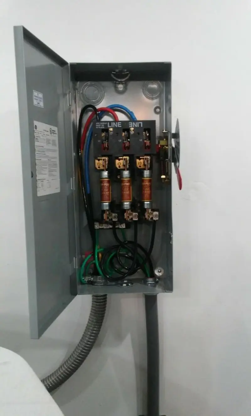 Three-phase disconnect switch installed for Smoke Detector Installation in Sweetwater